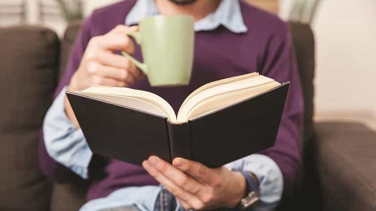 Эксперт рассказал о литературных предпочтениях книголюбов в 2024 году. Фото №1